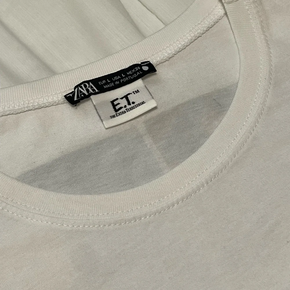 E. T. The Extra Terrestrial movie White T shirt  Sleeve Tee size Large - Picture 5 of 7